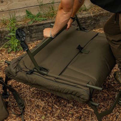 Avid Carp Lehátko se spacákem Revolve System